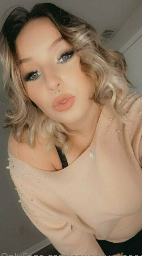 Foto desnuda filtrada de OnlyFans de Naughtyreneee