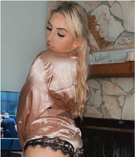 Naughtyreneee