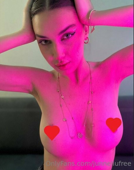 Foto desnuda filtrada de OnlyFans de Junneliufree
