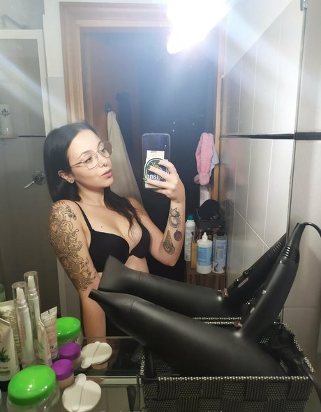 Foto desnuda filtrada de OnlyFans de Alucarynmoon