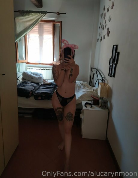 Foto desnuda filtrada de OnlyFans de Alucarynmoon