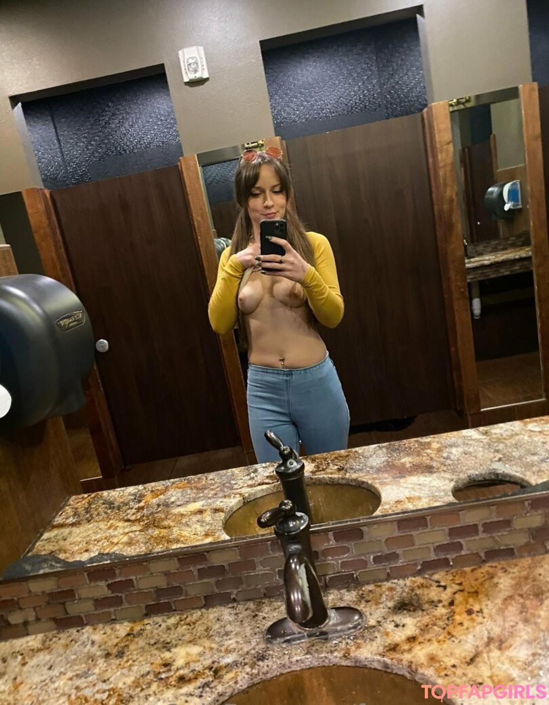 Foto desnuda filtrada de OnlyFans de Foxxxyvixenph #63 Foto desnuda filtrada de OnlyFans de Foxxxyvixenph #63