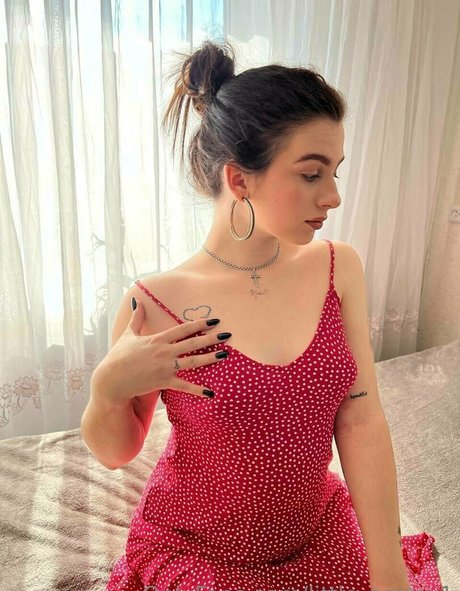 Foto desnuda filtrada de OnlyFans de Littleemmy1