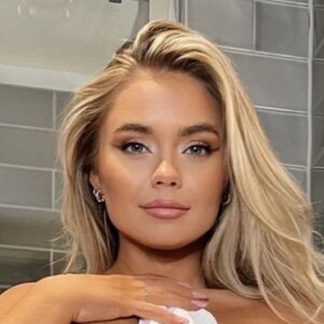 Foto desnuda filtrada de OnlyFans de Claire Maclachlan