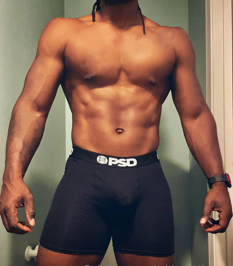 Foto desnuda filtrada de OnlyFans de Midwestthangs