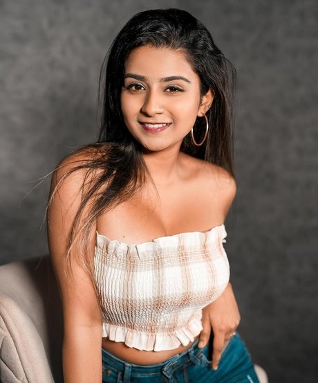 Foto desnuda filtrada de OnlyFans de Suhana Khan