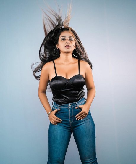 Foto desnuda filtrada de OnlyFans de Suhana Khan