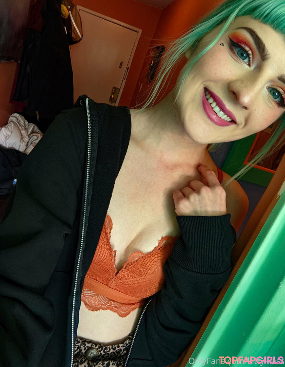 Foto desnuda filtrada de OnlyFans de Kittykassfree #4 Foto desnuda filtrada de OnlyFans de Kittykassfree #4