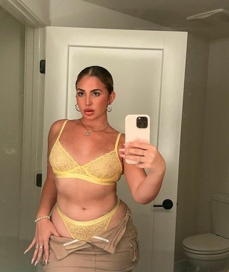 Foto desnuda filtrada de OnlyFans de Emely Hernandez