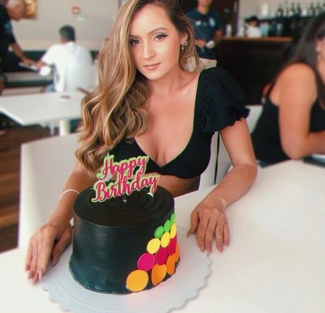 Nayara Azevedo
