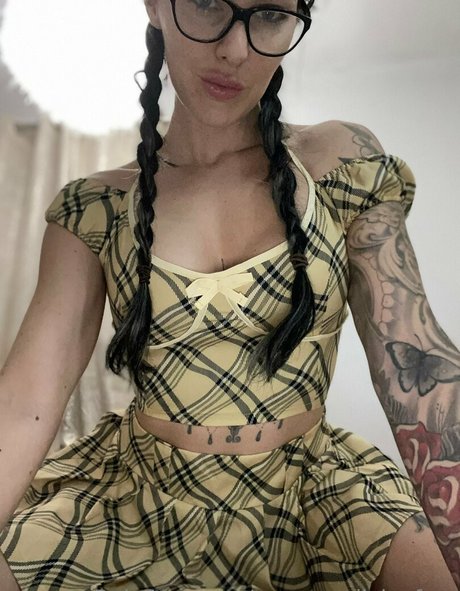 Carmen_divinefree