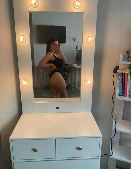 Foto desnuda filtrada de OnlyFans de Aareni Asmr