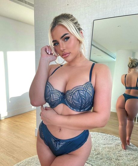 Foto desnuda filtrada de OnlyFans de Ellie Brown