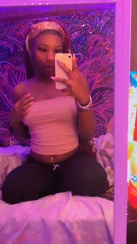 Foto desnuda filtrada de OnlyFans de Luh Strawberry