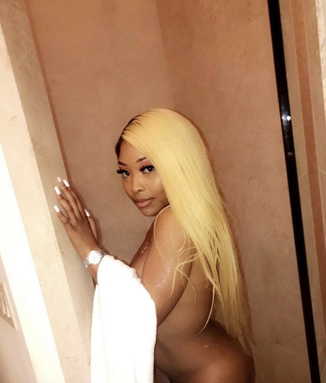 Foto desnuda filtrada de OnlyFans de D I M E