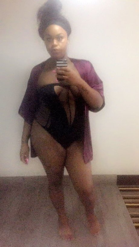 Foto desnuda filtrada de OnlyFans de Baddieeekayyy