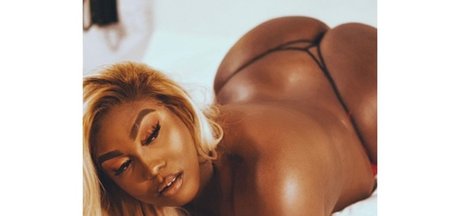 Foto desnuda filtrada de OnlyFans de Exotic Doll