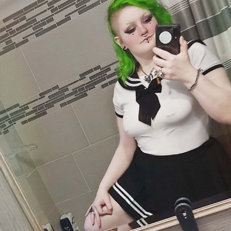 Foto desnuda filtrada de OnlyFans de Ash Queer Alt Goth Waifu Artist  Free