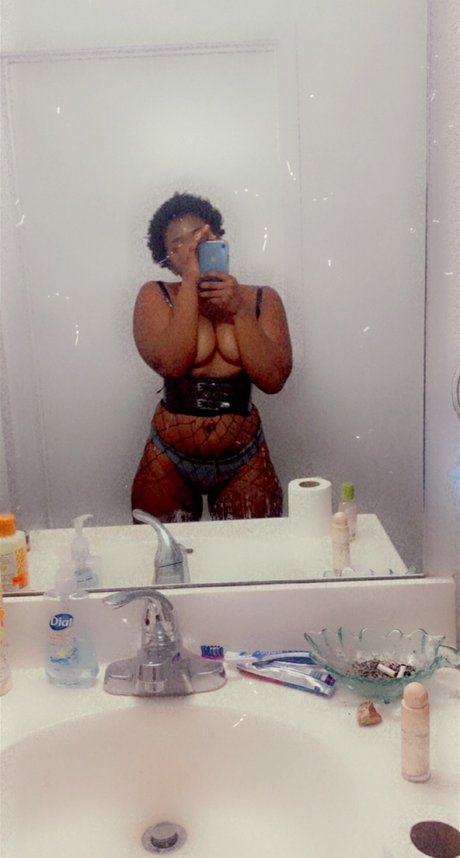 Foto desnuda filtrada de OnlyFans de Princess Peony Top 15