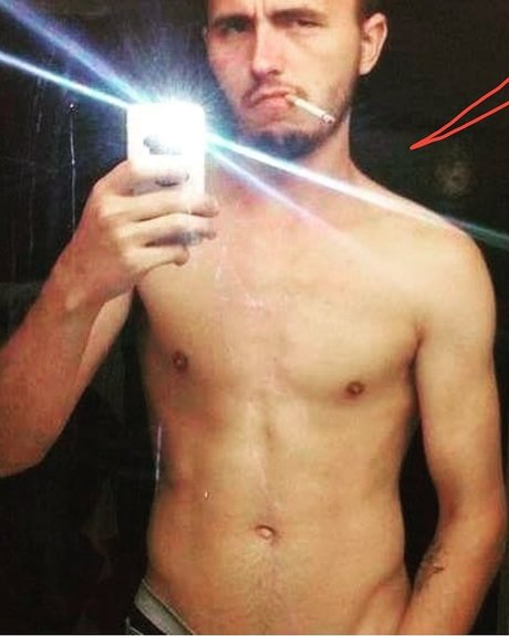 Foto desnuda filtrada de OnlyFans de Edward