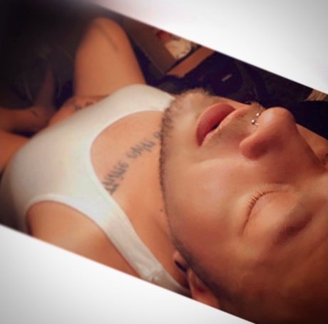 Foto desnuda filtrada de OnlyFans de queerstoner
