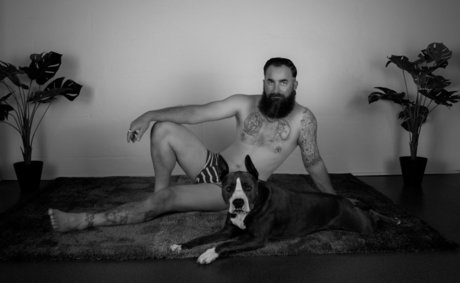 Foto desnuda filtrada de OnlyFans de Dad Bod Poz
