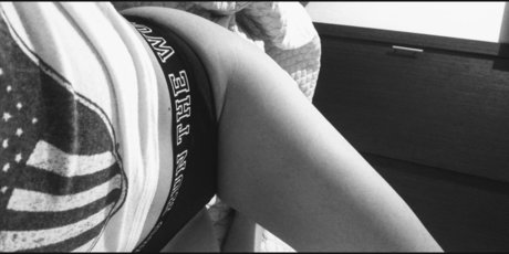 Foto desnuda filtrada de OnlyFans de Mona