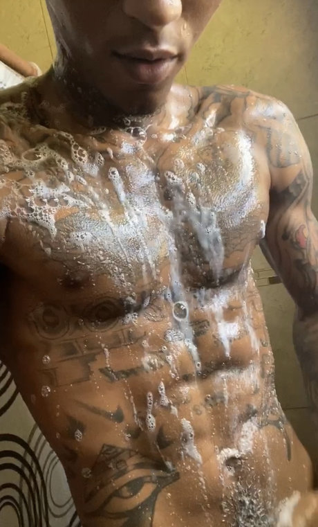 Foto desnuda filtrada de OnlyFans de Diver Uncut