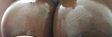 Foto desnuda filtrada de OnlyFans de Tittyqu33n