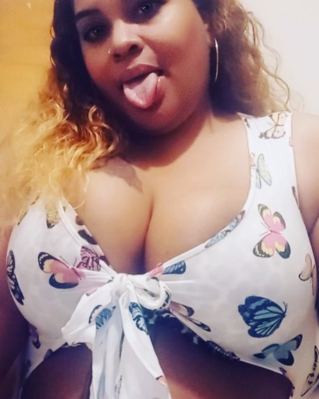 Foto desnuda filtrada de OnlyFans de Qu33nredd