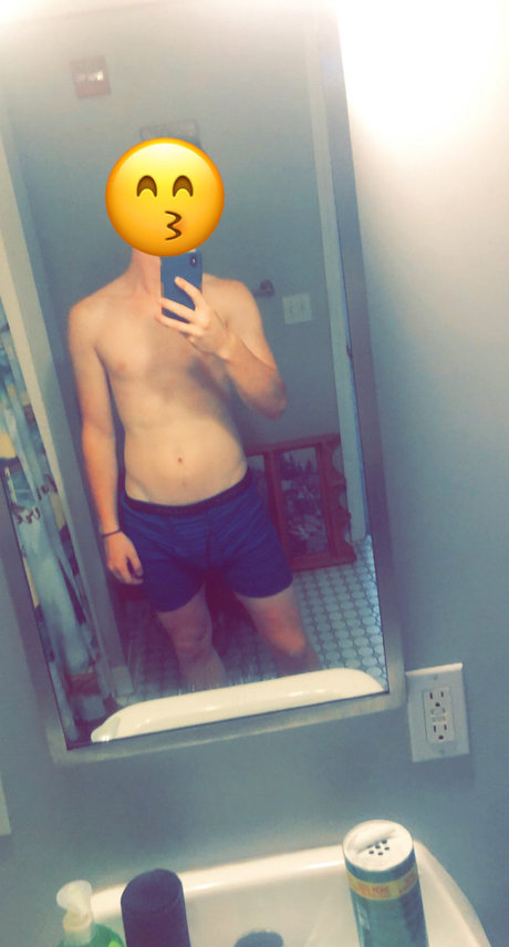 Foto desnuda filtrada de OnlyFans de College Gay