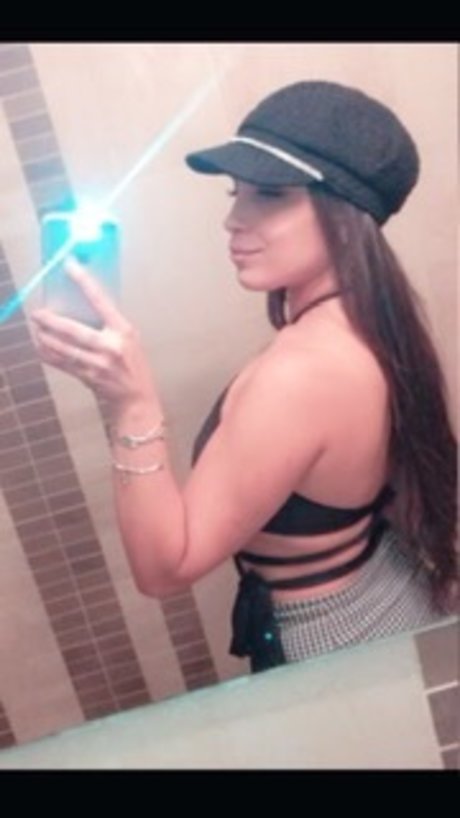 Foto desnuda filtrada de OnlyFans de Cami
