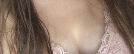 Foto desnuda filtrada de OnlyFans de Azades Body Ampamp Feet