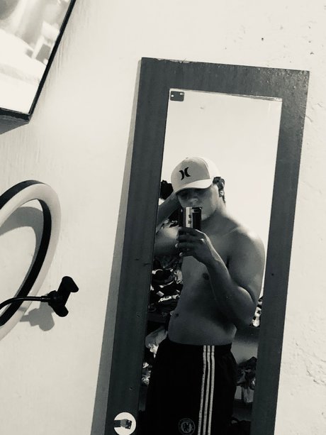 Foto desnuda filtrada de OnlyFans de Edgar Santos