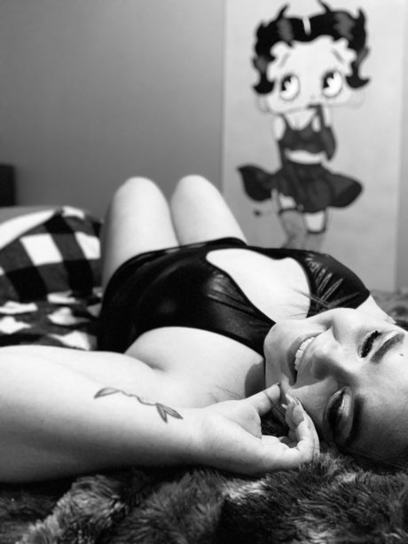 Foto desnuda filtrada de OnlyFans de Queen Vixin 