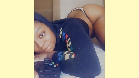 Foto desnuda filtrada de OnlyFans de Queencreaamy