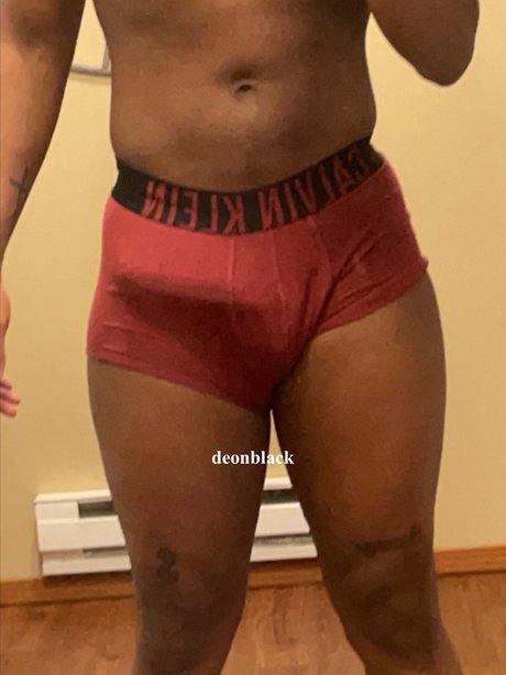 Foto desnuda filtrada de OnlyFans de Deon Hung Black