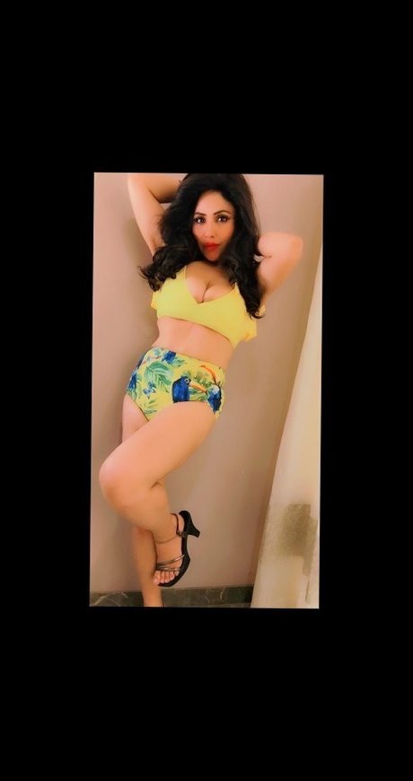 Foto desnuda filtrada de OnlyFans de Rajsi Verma