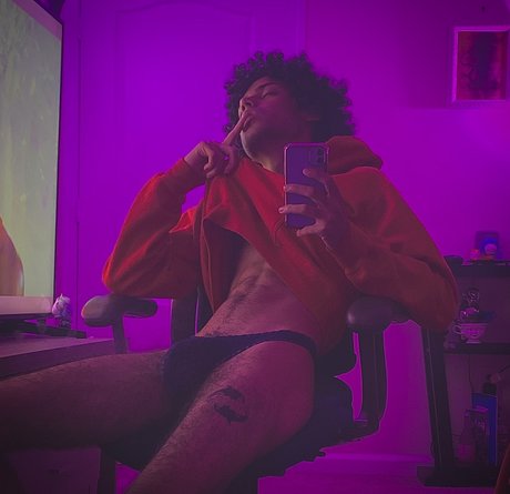 Foto desnuda filtrada de OnlyFans de Angelo
