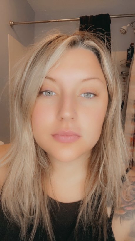 Foto desnuda filtrada de OnlyFans de Devon Rae