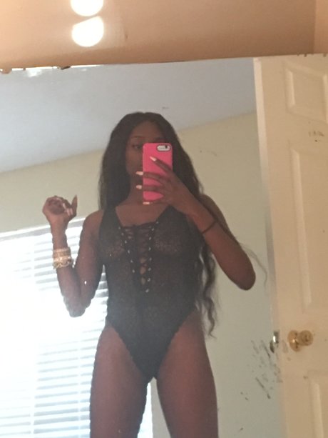 Foto desnuda filtrada de OnlyFans de Hershey Kiss