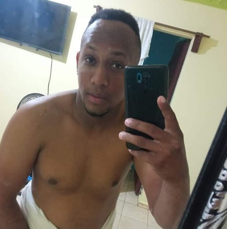 Foto desnuda filtrada de OnlyFans de Daniel Reyes