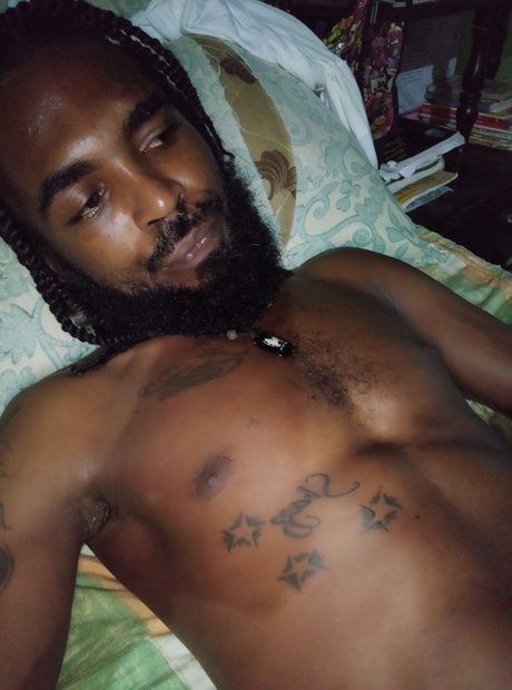 Foto desnuda filtrada de OnlyFans de Drizzle Berries