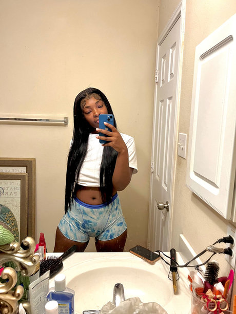 Foto desnuda filtrada de OnlyFans de Sextin With Shaye The Tiger