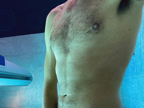 Foto desnuda filtrada de OnlyFans de Dl Bi Hung