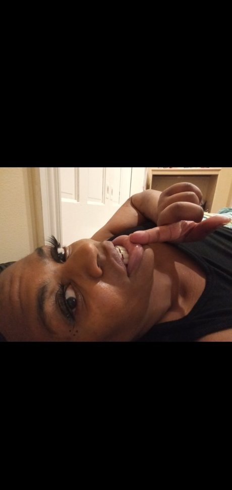 Foto desnuda filtrada de OnlyFans de Rainbow420420420420