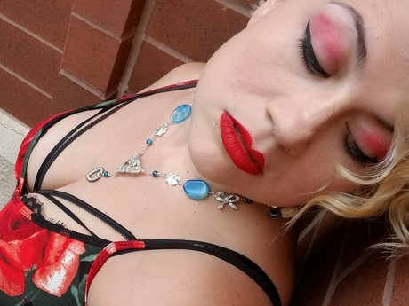 Foto desnuda filtrada de OnlyFans de Raina