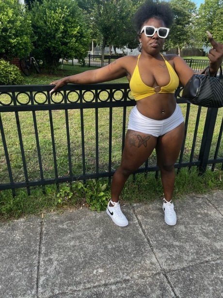 Foto desnuda filtrada de OnlyFans de Rainaamore