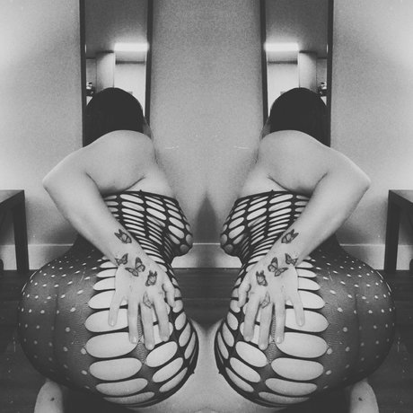 Foto desnuda filtrada de OnlyFans de Raelynnrosexxx