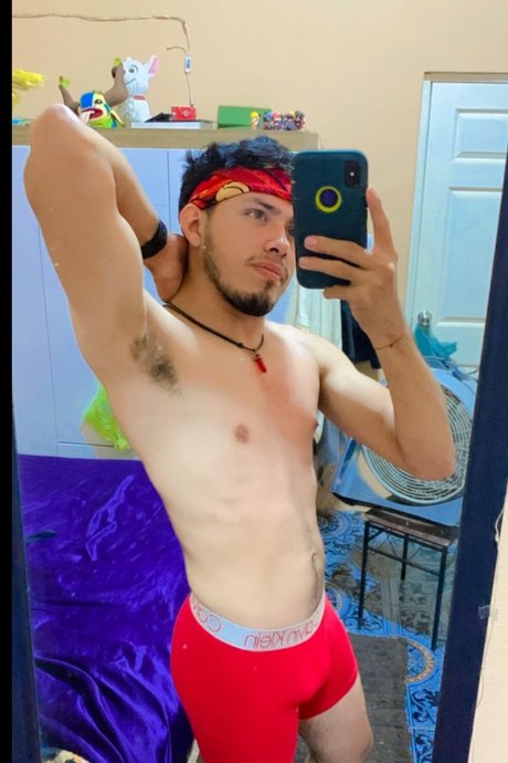 Foto desnuda filtrada de OnlyFans de Eduardo Oyuela